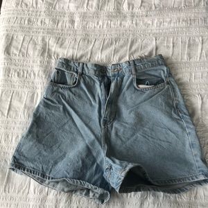 ZARA size 8 light wash denim shorts